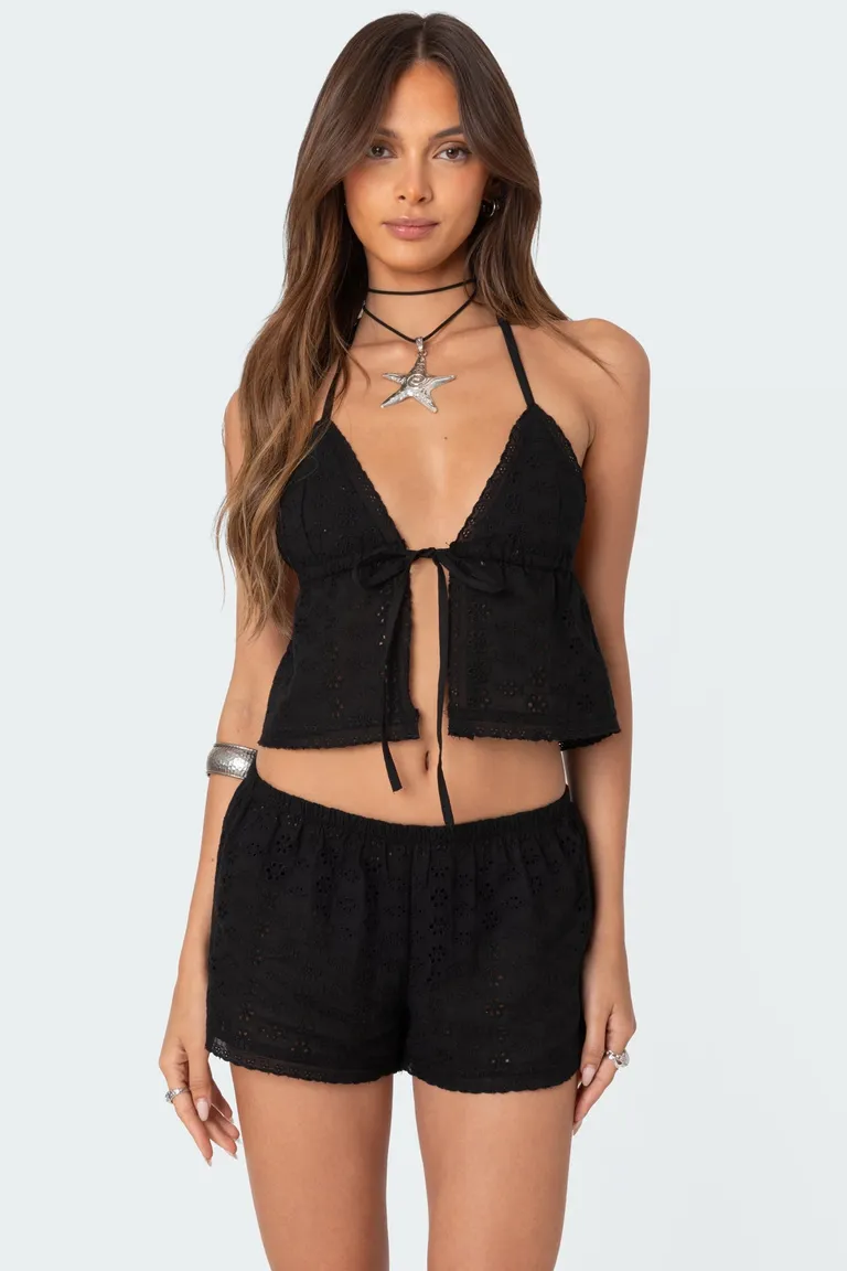 Top jael halter con ojalillos de Edikted en Tops para argentina