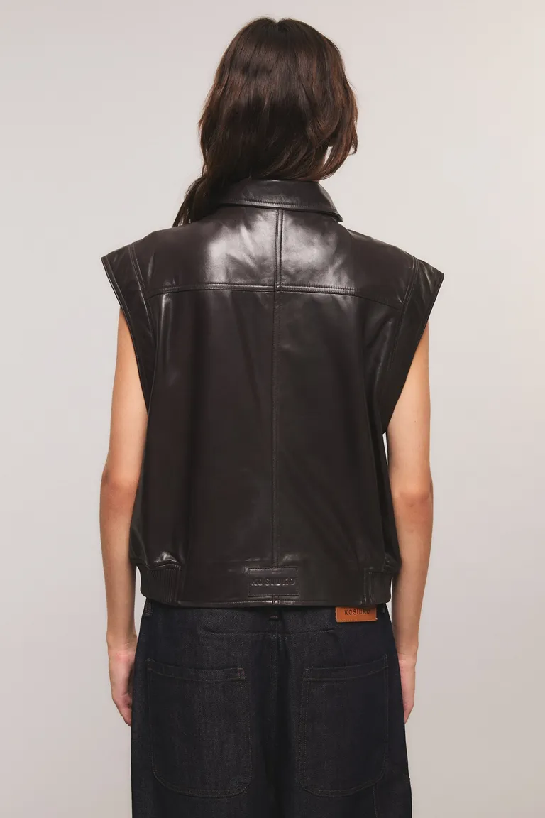 Chaleco de mujer con cuello alto y cierre frontal con bolsillos de Kosiuko en Chalecos para argentina