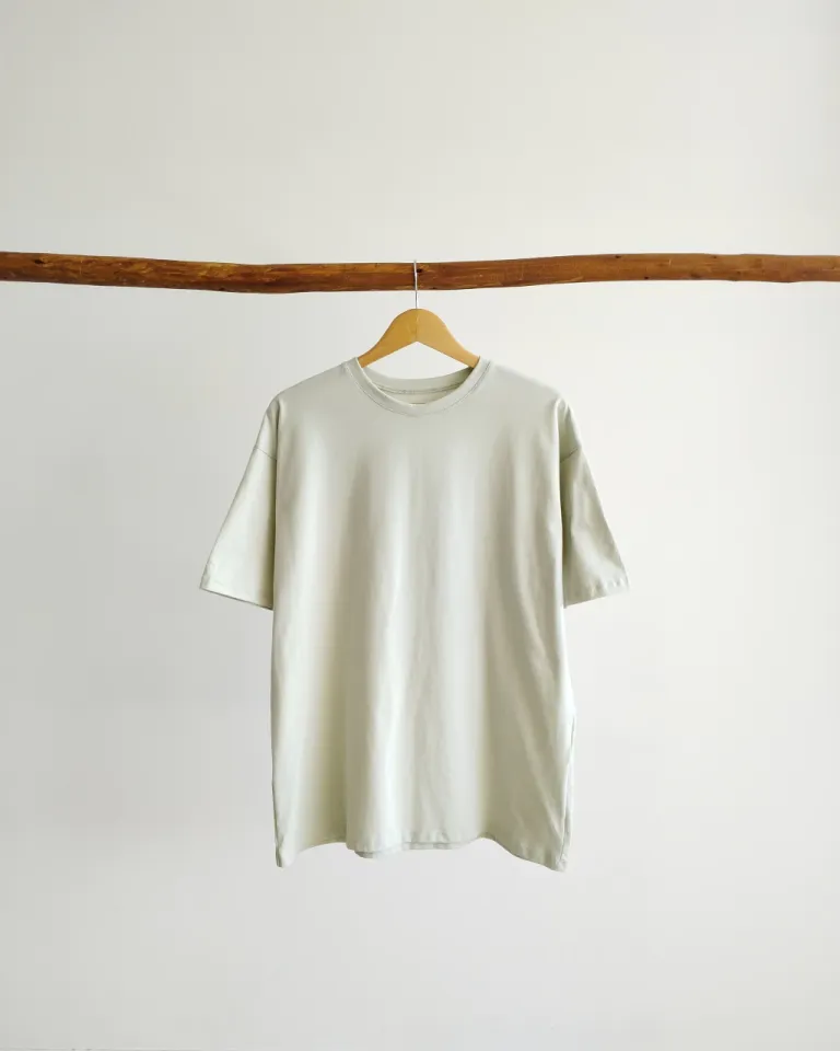 Remera amarilla con diseño estampado en la espalda para un look fresco y desenfadado de Lemmon en Remeras para argentina