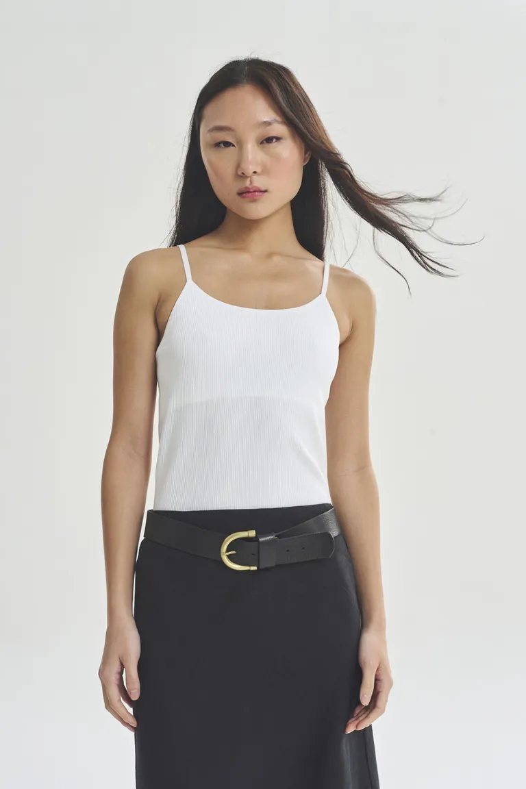 Musculosa de breteles amplios en color blanco para mujer de Akiabara en Tops para argentina