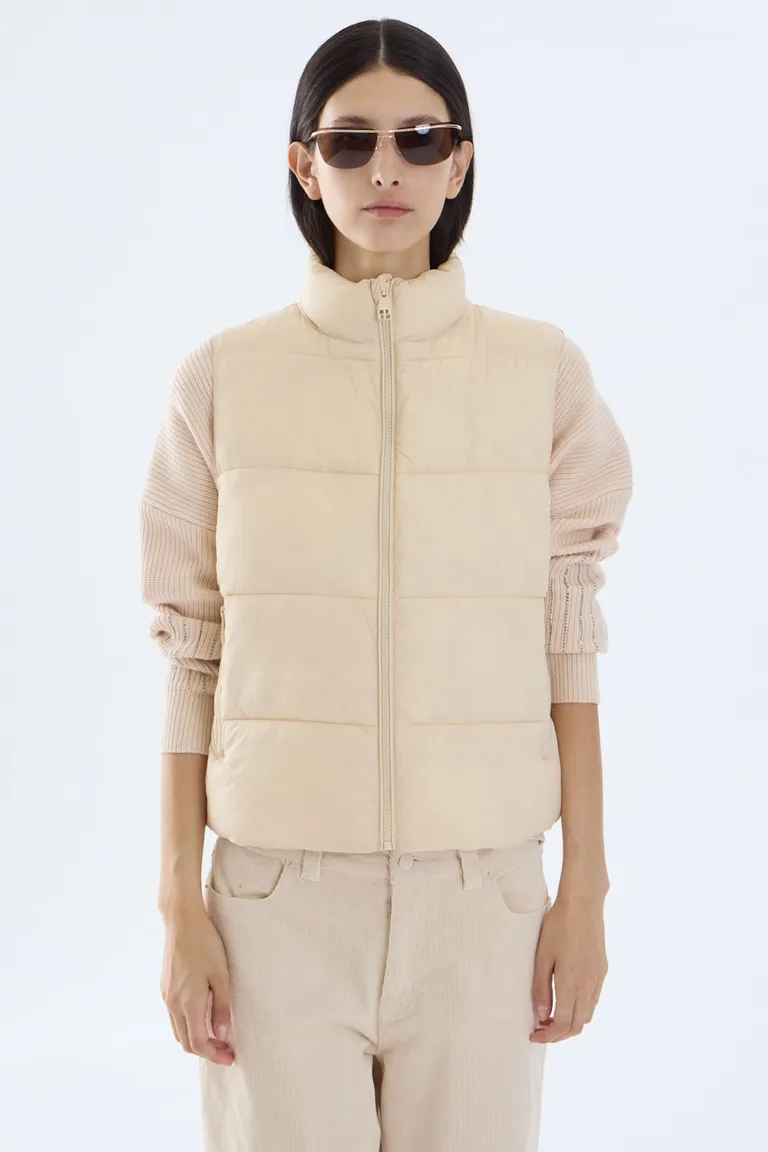 Chaleco puffer de calce relajado con cuello alto cierre frontal y bolsillos laterales de Portsaid en Chalecos para argentina