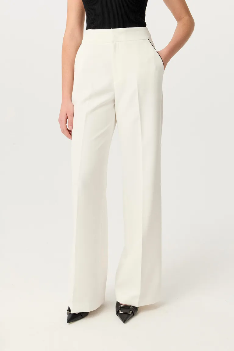 Pantalón de tiro alto y pierna ancha en diseño de sastrería para mujer de Markova en Pantalones para argentina