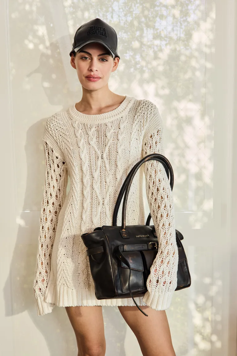 Vestido corto de tejido abierto y mangas largas para un look casual y chic de Justaosadia en Buzos y Sweaters para argentina