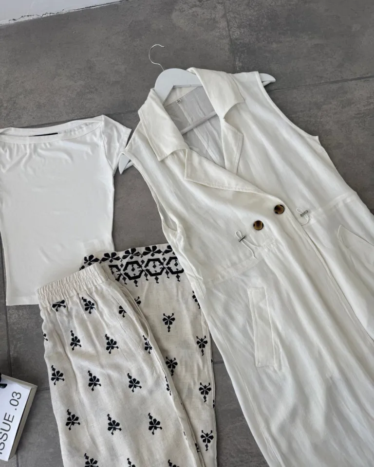 Chaleco blanco elegante y femenino para completar tus looks de mujer de Apricot en Chalecos para argentina