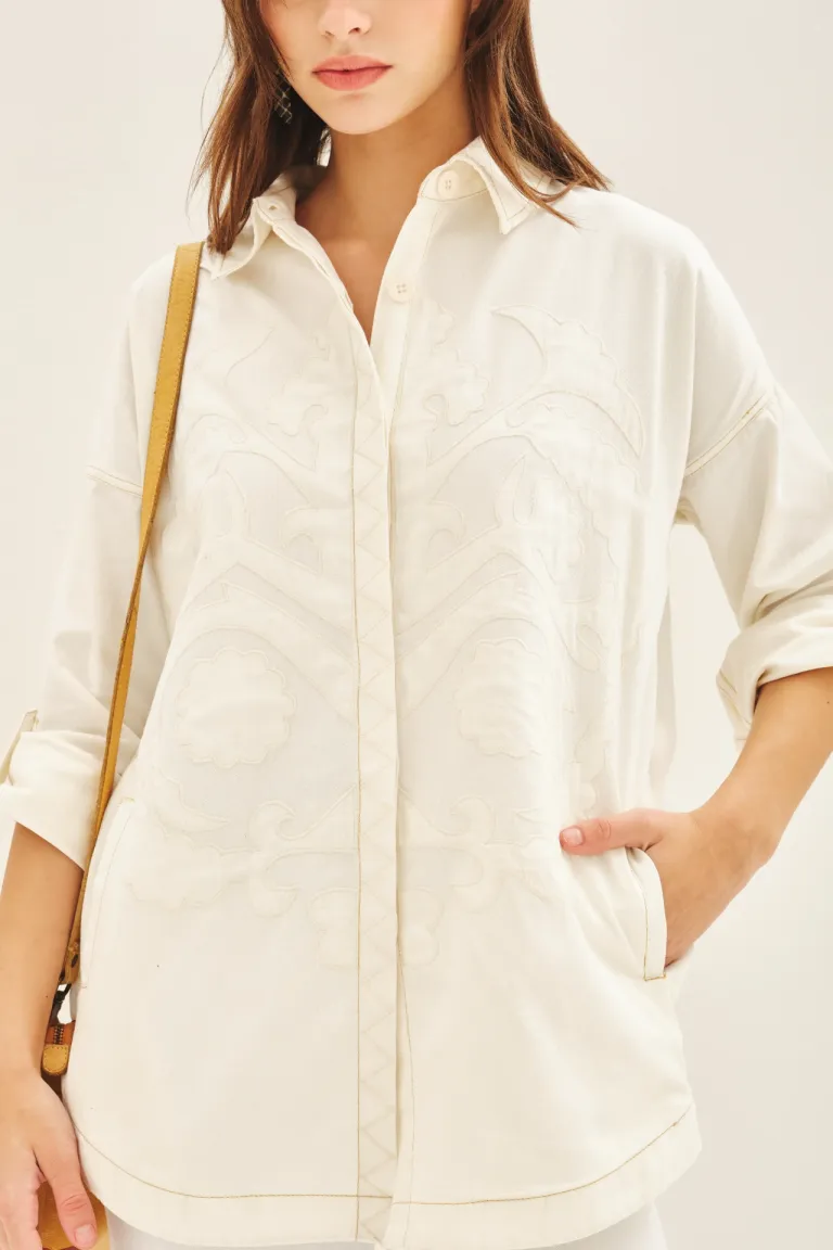 Campera de gabardina con detalles bordados y mangas ajustables de Rapsodia en Chaquetas para argentina
