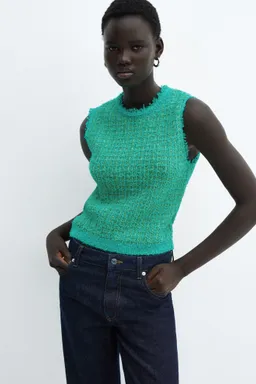 Top tweed deshilachado de Mango en Buzos y Sweaters para argentina