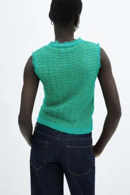 Top tweed deshilachado de Mango en Buzos y Sweaters para argentina