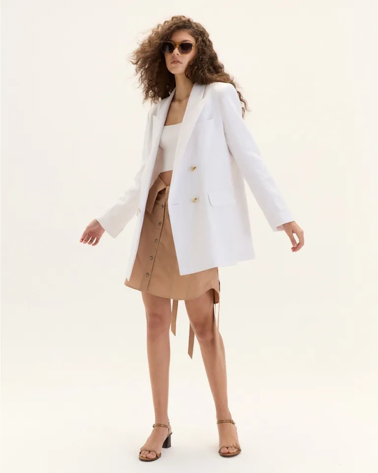 Blazer oversize de corte cruzado en lino, diseño elegante y versátil de Blue Sheep en Blazers para argentina