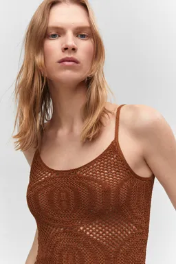 Top punto calados de Mango en Tops para argentina