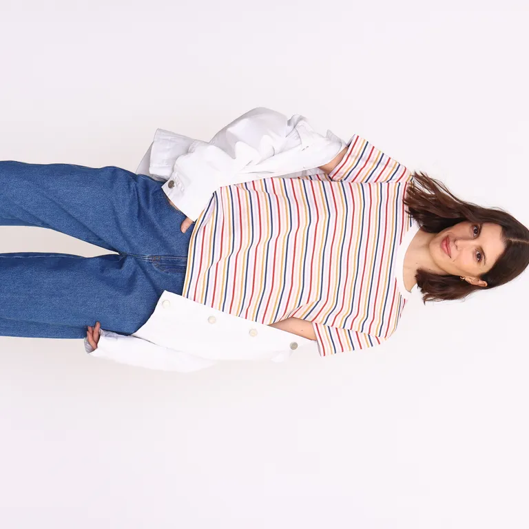 Remera manga corta con cuello redondo y calce recto relajado de Yagmour en Remeras para argentina