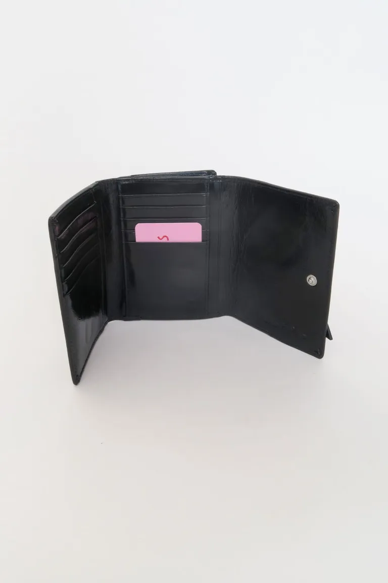 Billetera de cuero negra de diseño minimalista y funcional de Las Pepas en Billeteras y Monederos para argentina