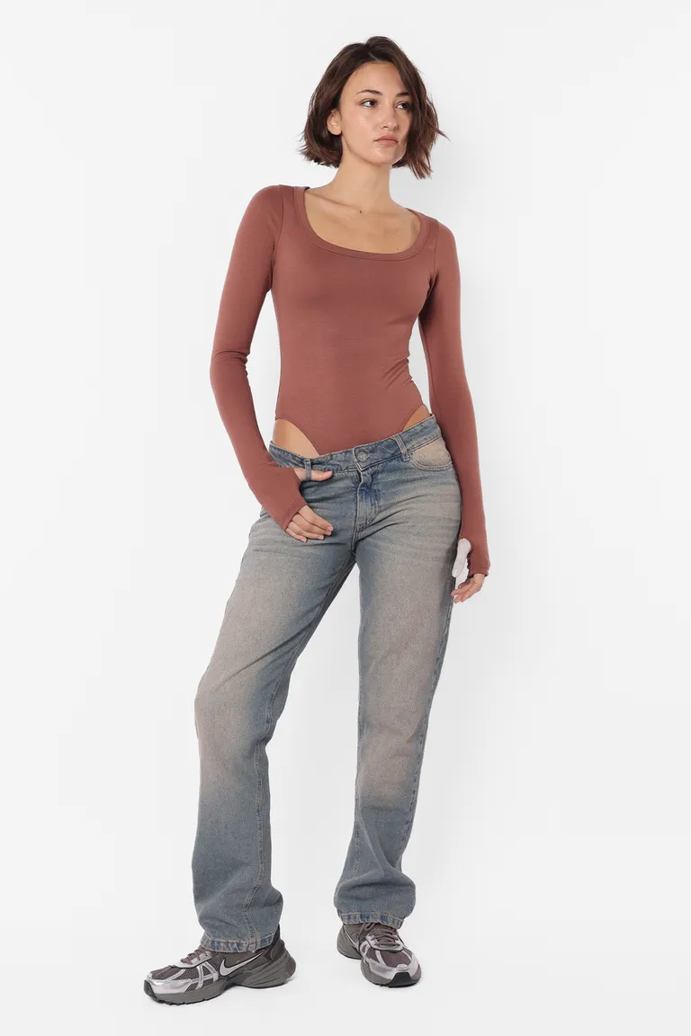 Body de punto marrón con cierre de presión en la entrepierna y mangas largas con detalle de mitón de Top White en Bodies para argentina