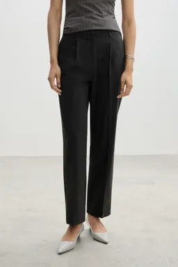 Pantalón recto con pinzas de Mango en Pantalones para argentina