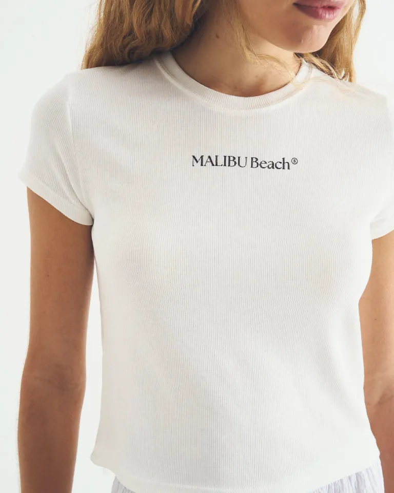 Remera Malibu Beach en talla S con bordado de logo en blanco de Sky en Remeras para argentina