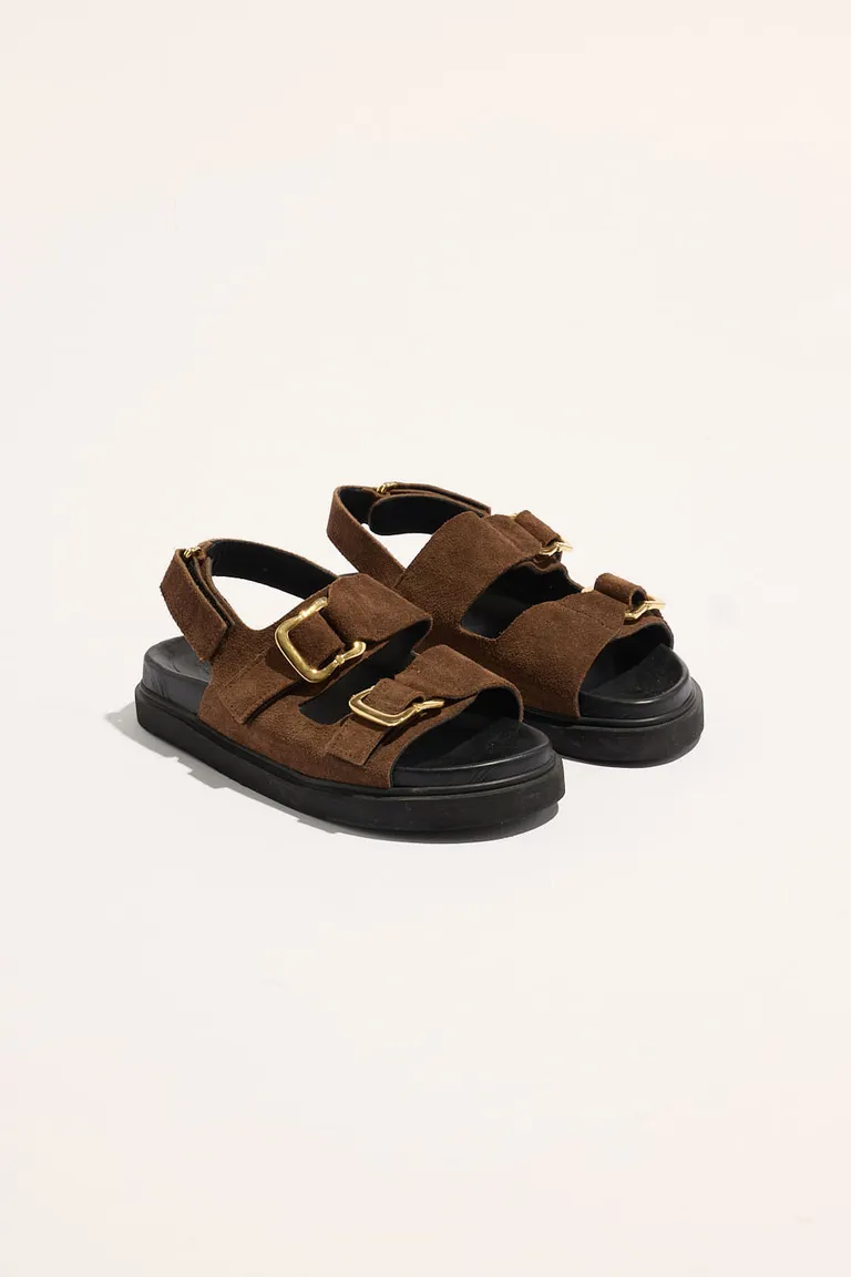 Sandalia tipo Birkenstock de cuero vacuno con doble hebilla y tira en el talón de Portsaid en Sandalias para argentina