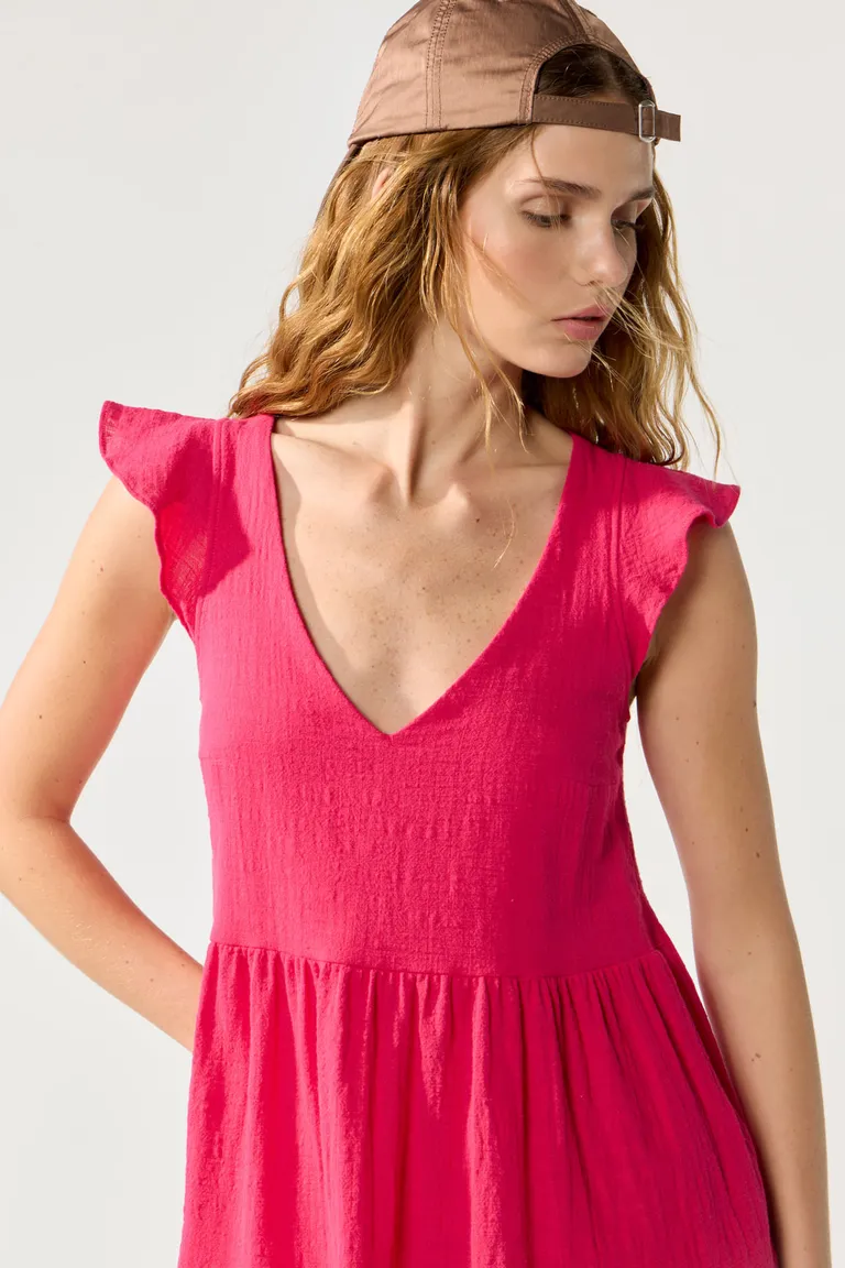 Vestido corto de algodón en tono rosa con escote en V y frunces en la falda de Cuesta Blanca en Vestidos para argentina