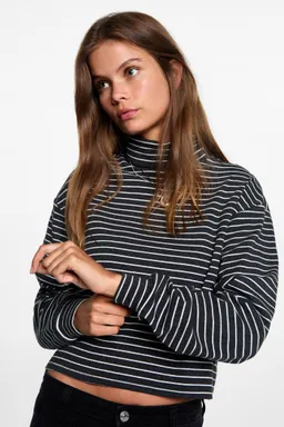 Remera rayas cuello alto de Mango Teen en Buzos y Sweaters para argentina
