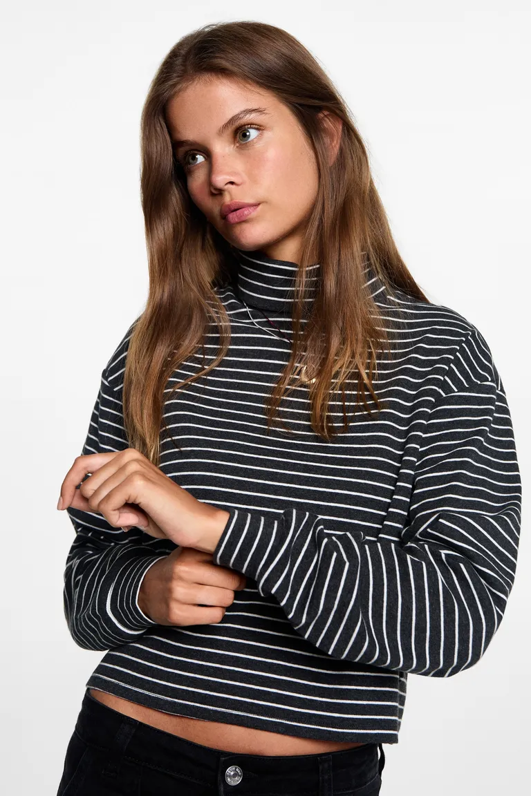 Remera rayas cuello alto de Mango Teen en Buzos y Sweaters para argentina