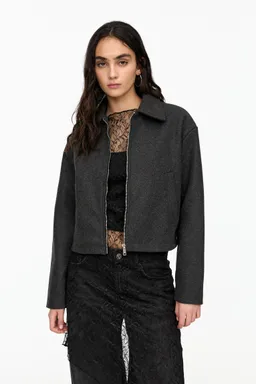 Campera cropped soft touch de Pull&Bear en Chaquetas para argentina
