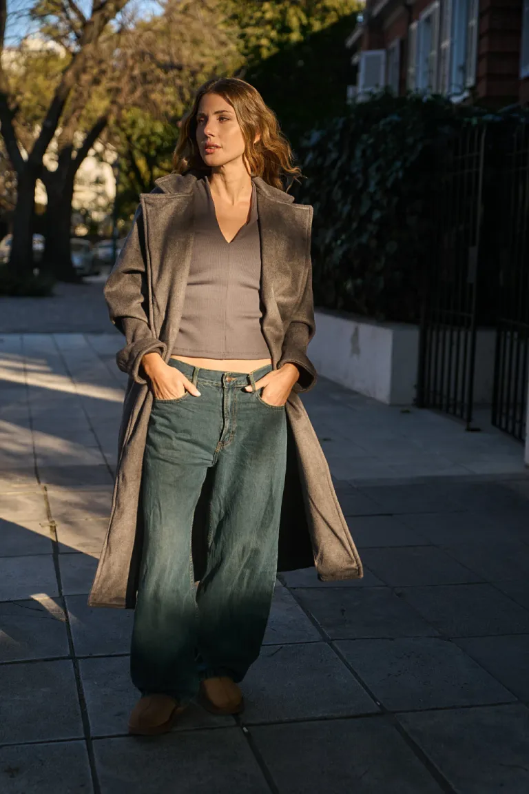 Tapado largo y entallado de paño cashmire con botón central de Belle en Tapados para argentina