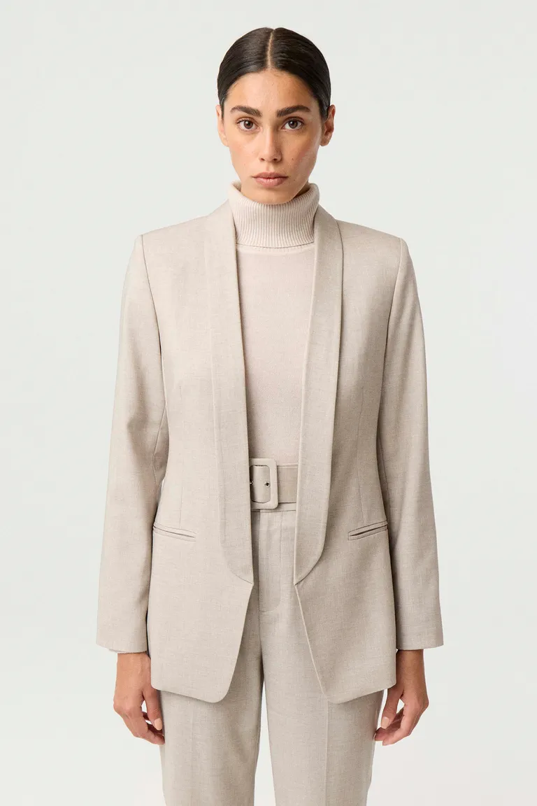 Blazer de sastrería largo con solapas tipo smoking y mangas largas de Markova en Blazers para argentina