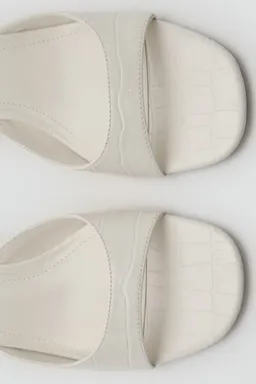 Sandalia tacón kitten de Mango en Sandalias para argentina