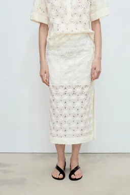 Falda calada textura flores de Mango en Faldas para argentina
