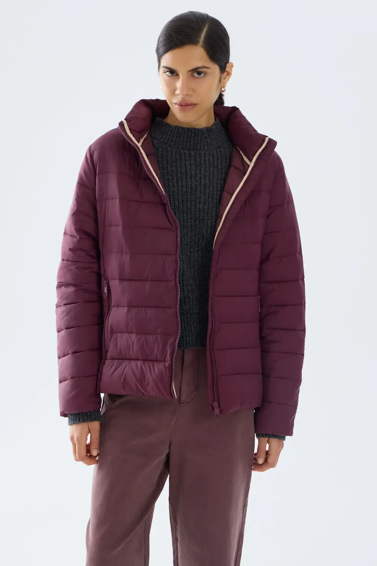 Campera matelaseada ultra liviana con capucha desmontable y cuello alto de Portsaid en Chaquetas para argentina