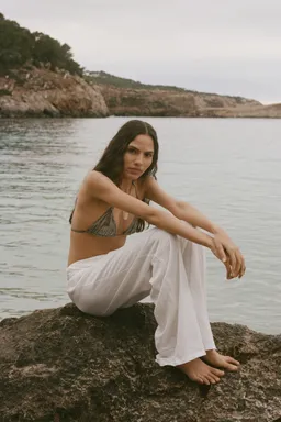 Pantalón lino cintura drapeada de Mango en Pantalones para argentina