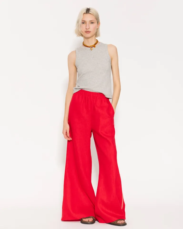 Pantalón ancho de lino en tono rojo, diseño cómodo y estiloso de Jazmin Chebar en Pantalones para argentina