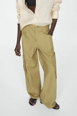 Pantalón cargo con bolsillos de Mango en Pantalones para argentina