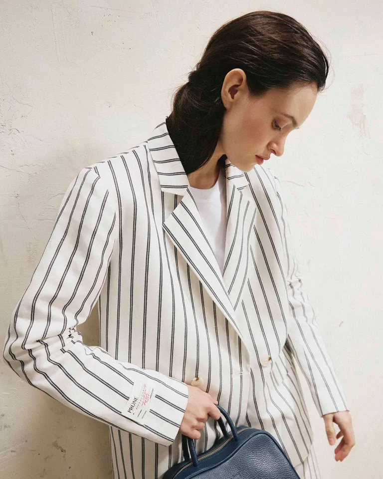 Blazer relajado de lino con corte contemporáneo y silueta amplia de Prüne en Blazers para argentina