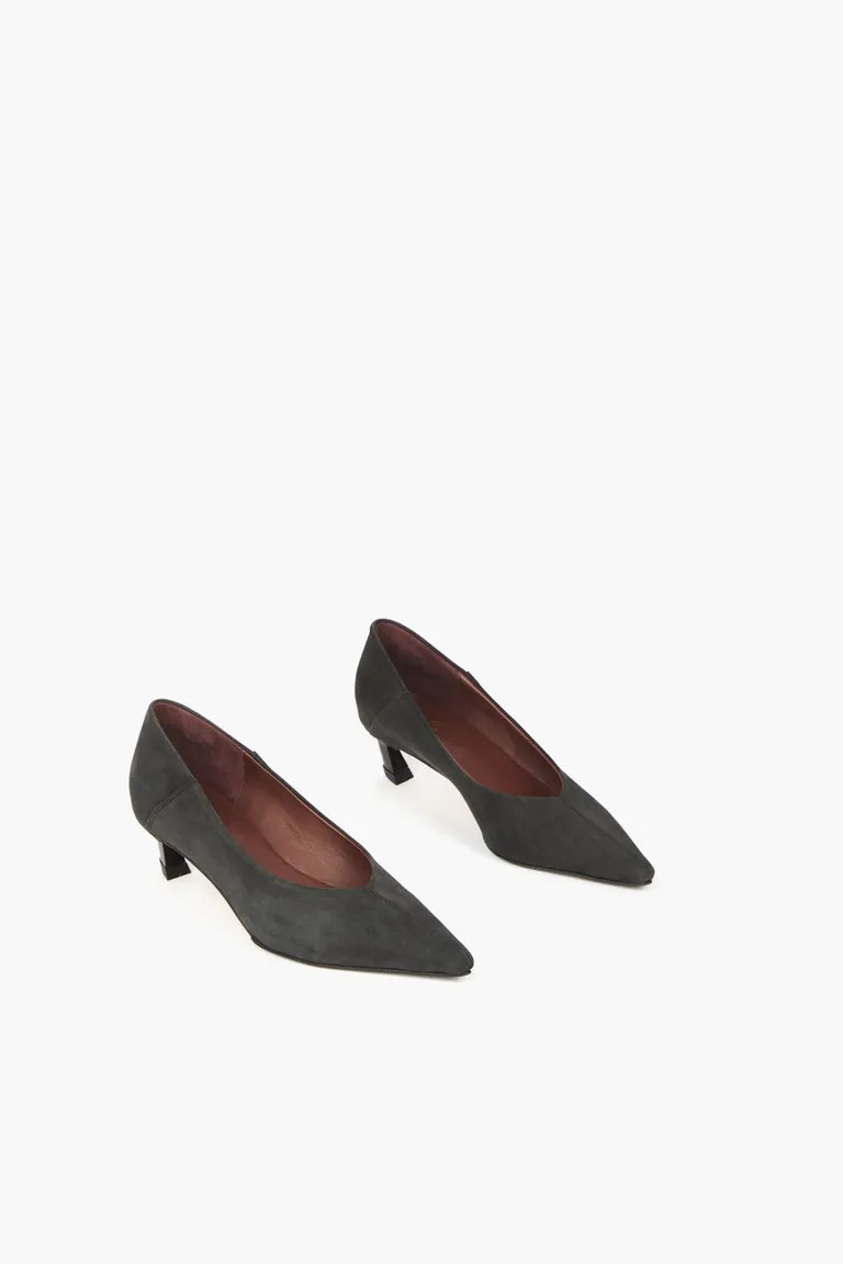 Stiletto de punta fina con taco medio y diseño clásico de Mishka en Zapatos con Tacos para argentina
