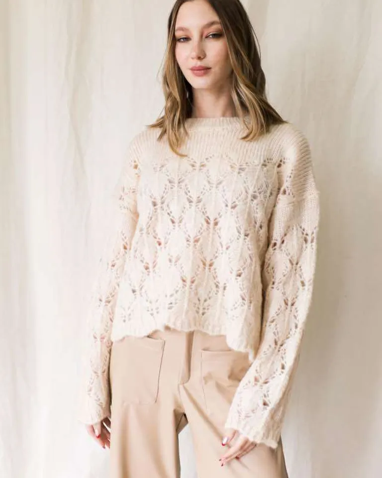 Sweater de tejido calado con estampado floral y ruedo ondulado de Hesed en Buzos y Sweaters para argentina