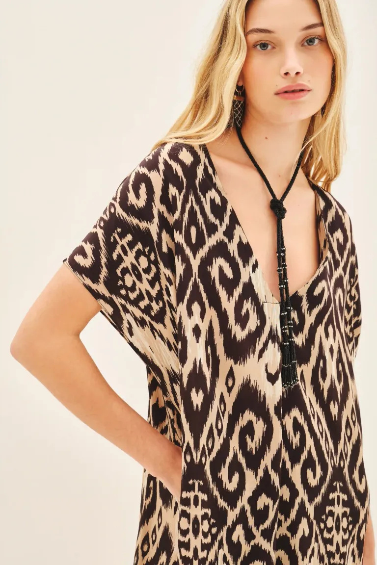 Vestido midi tipo remero con estampado étnico y escote profundo de Rapsodia en Vestidos para argentina