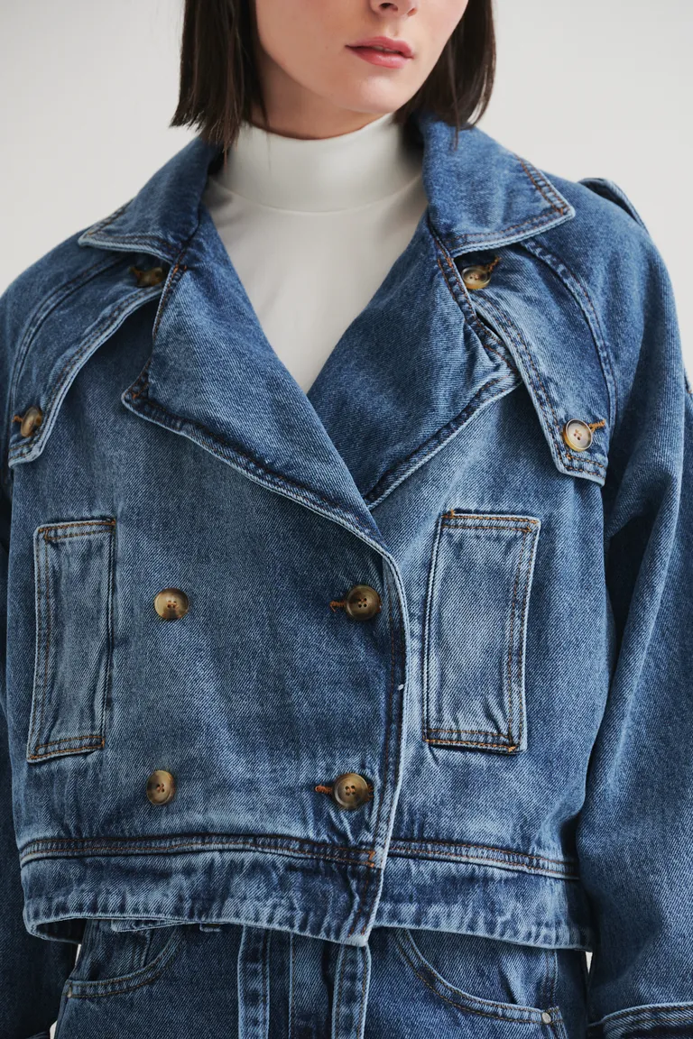 Chaqueta vaquera cropped con doble abotonadura y detalles en puños de Sweet en Chaquetas para argentina