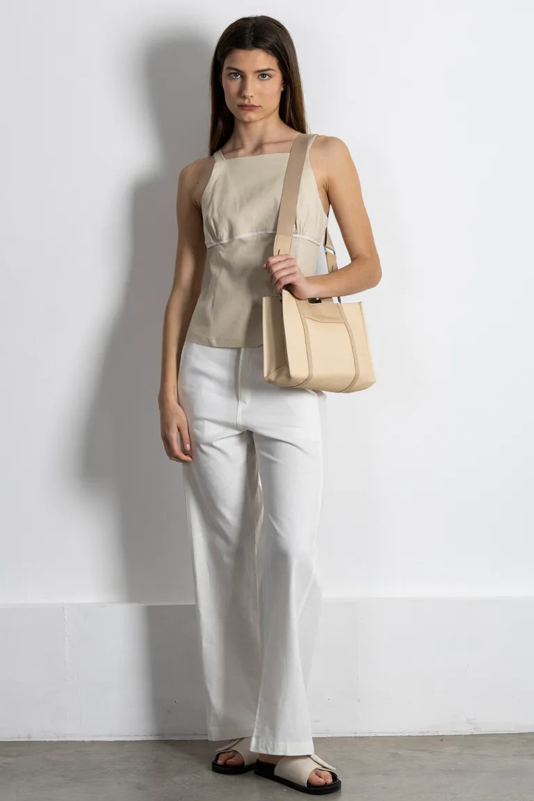 Cartera mediana con manija corta y correa regulable, diseño elegante y funcional de Kill en Bolsos y Carteras para argentina