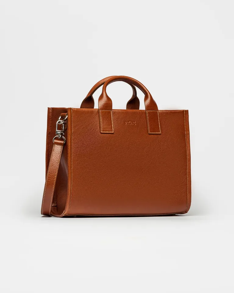 Cartera de mano Capri en cuero liso vegetal, un accesorio versátil y de gran diseño de Prüne en Bolsos y Carteras para argentina