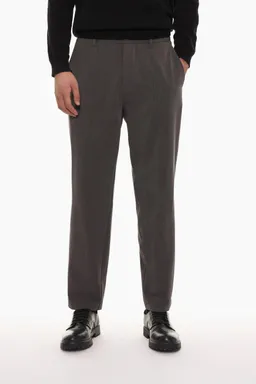 Pantalón chino sastrería de Lefties en Pantalones para argentina