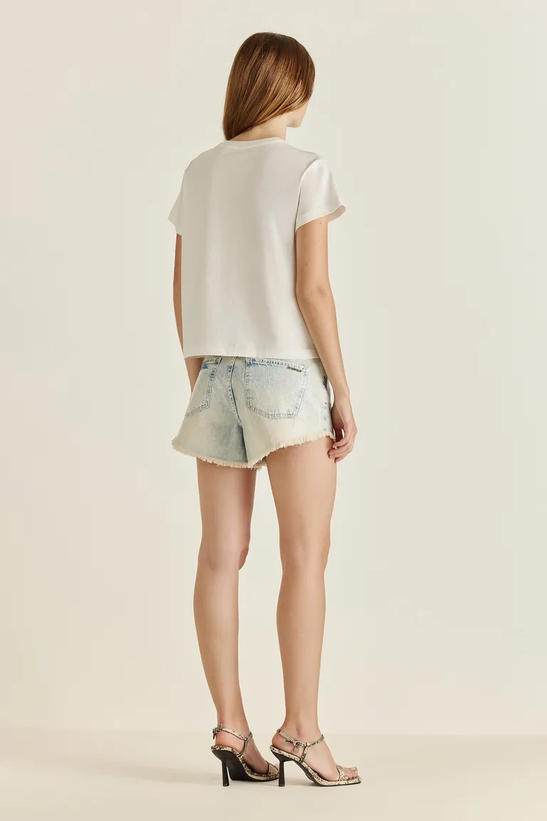 Remera básica de algodón con estampa en hot fix y dije de logo de Tucci en Remeras para argentina