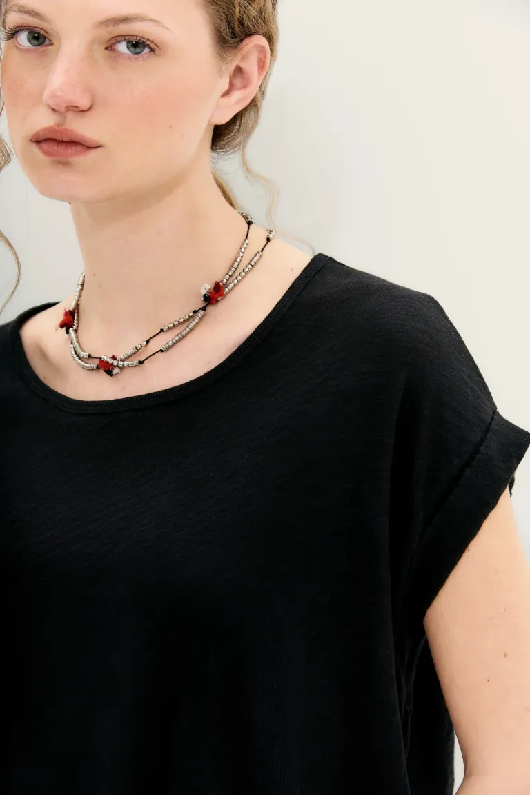 Remera de corte cuadrado con mangas cortas rebatidas y escote en V para mujer de Rapsodia en Remeras para argentina