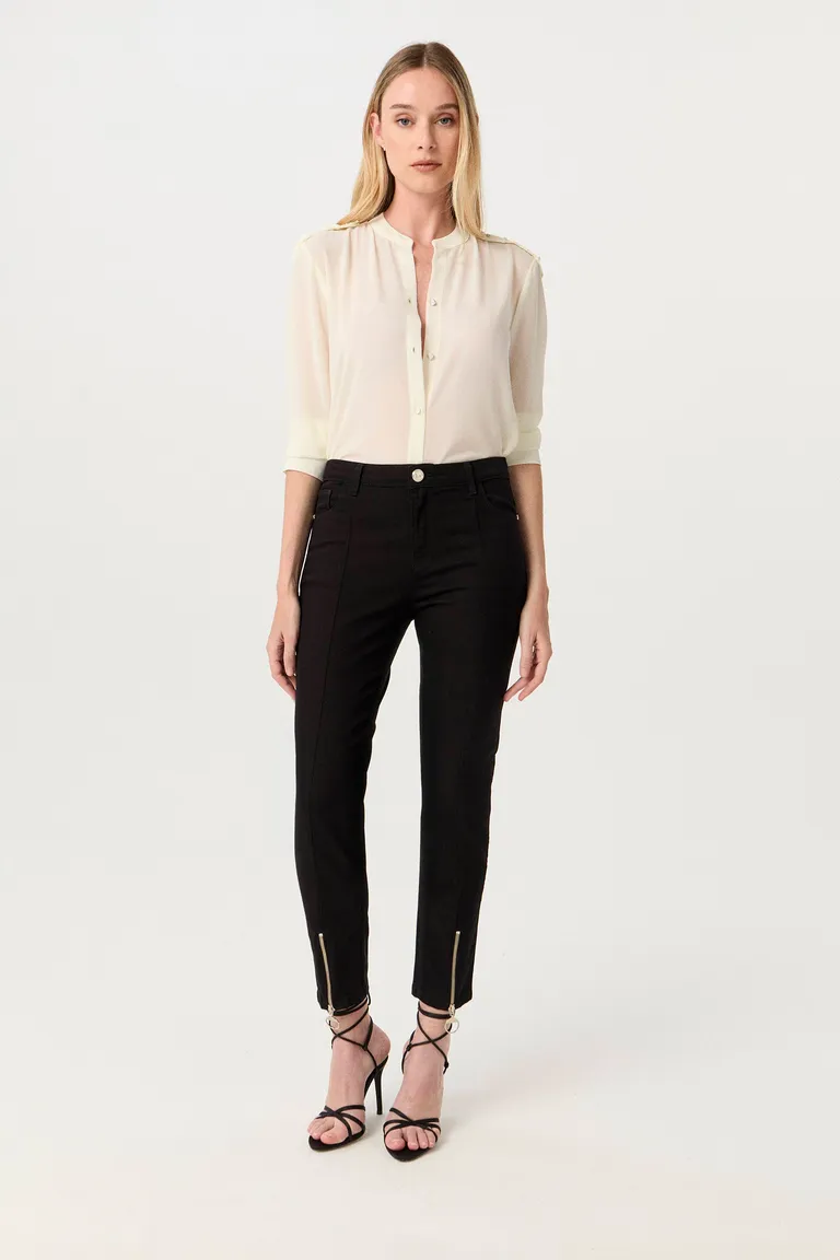 Pantalones de tiro alto con ajuste ceñido y detalles metálicos de Markova en Pantalones para argentina