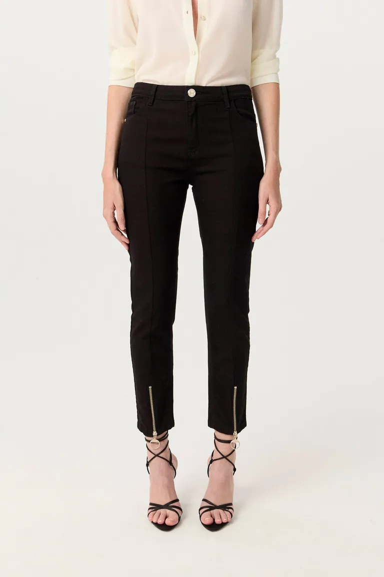 Pantalones de tiro alto con ajuste ceñido y detalles metálicos de Markova en Pantalones para argentina