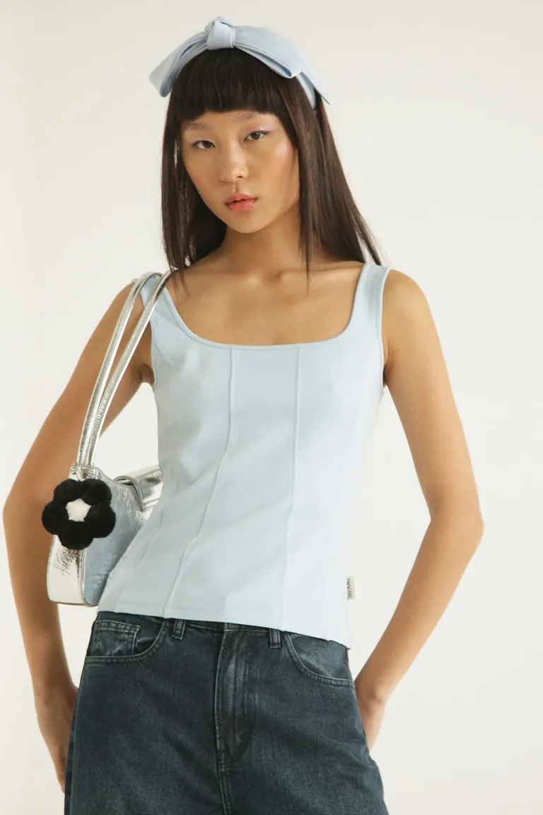 Musculosa blanca de ribb con calce perfecto y cuello cuadrado de Las Pepas en Tops para argentina