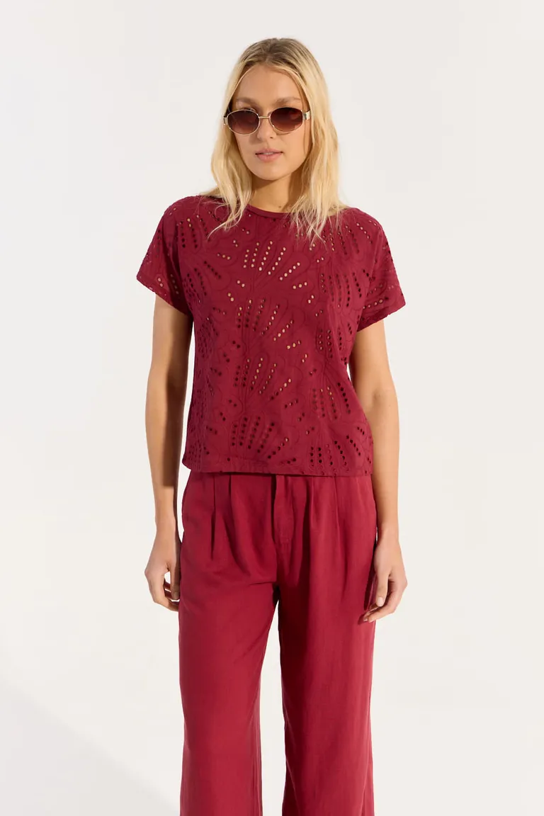 Remera de calce regular con detalle bordado en la parte frontal para mujer de Portsaid en Remeras para argentina