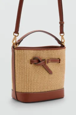 Bolso bucket efecto rafia de Mango en Bolsos y Carteras para argentina
