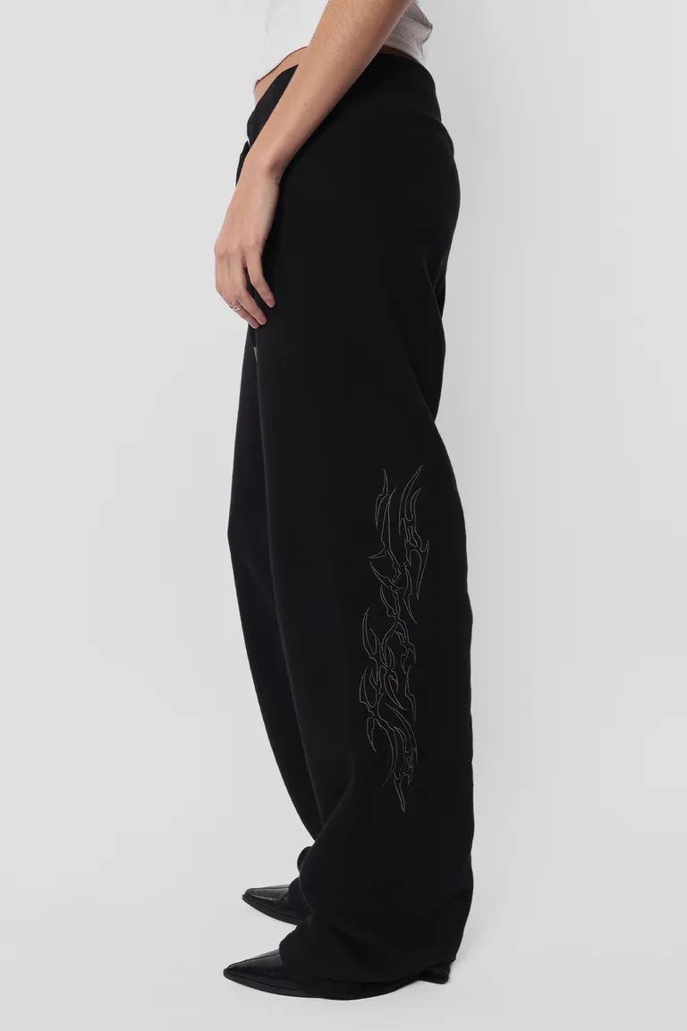 Pantalón jogging de frisa con bordado en las piernas y detalles metálicos de Top White en Pantalones para argentina