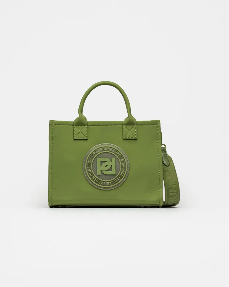 Cartera de mano de nylon verde, diseño minimalista y resistente de Prüne en Bolsos y Carteras para argentina