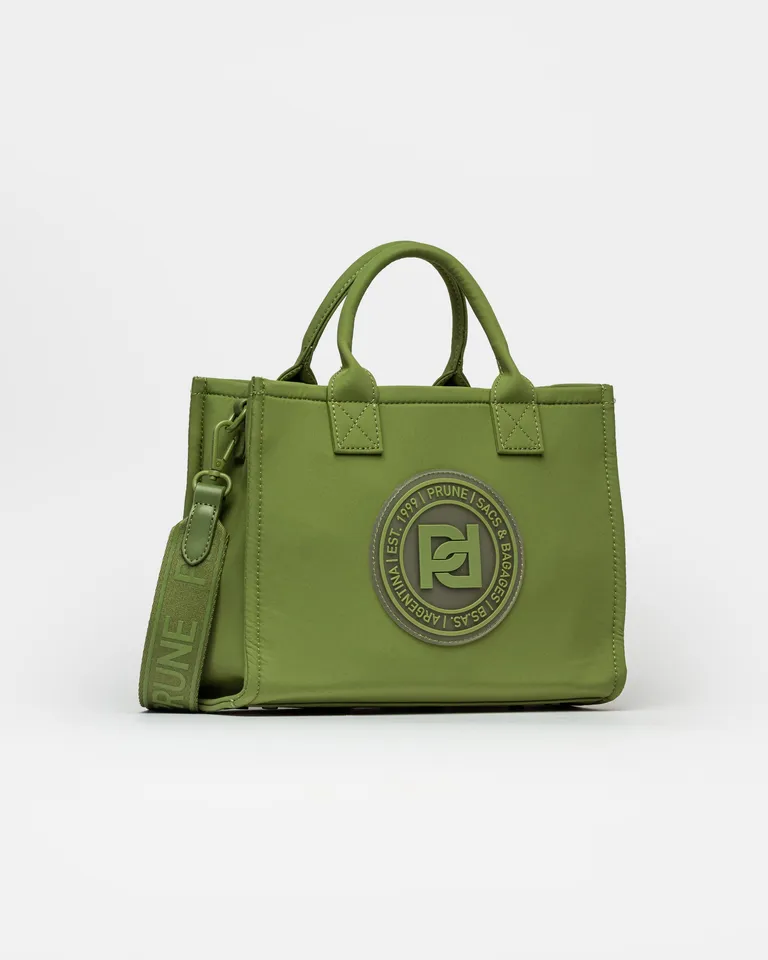 Cartera de mano de nylon verde, diseño minimalista y resistente de Prüne en Bolsos y Carteras para argentina