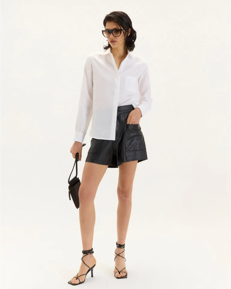 Short de cuero de oveja con bolsillos plaqué y cintura plana, diseño elegante y versátil de Blue Sheep en Shorts para argentina